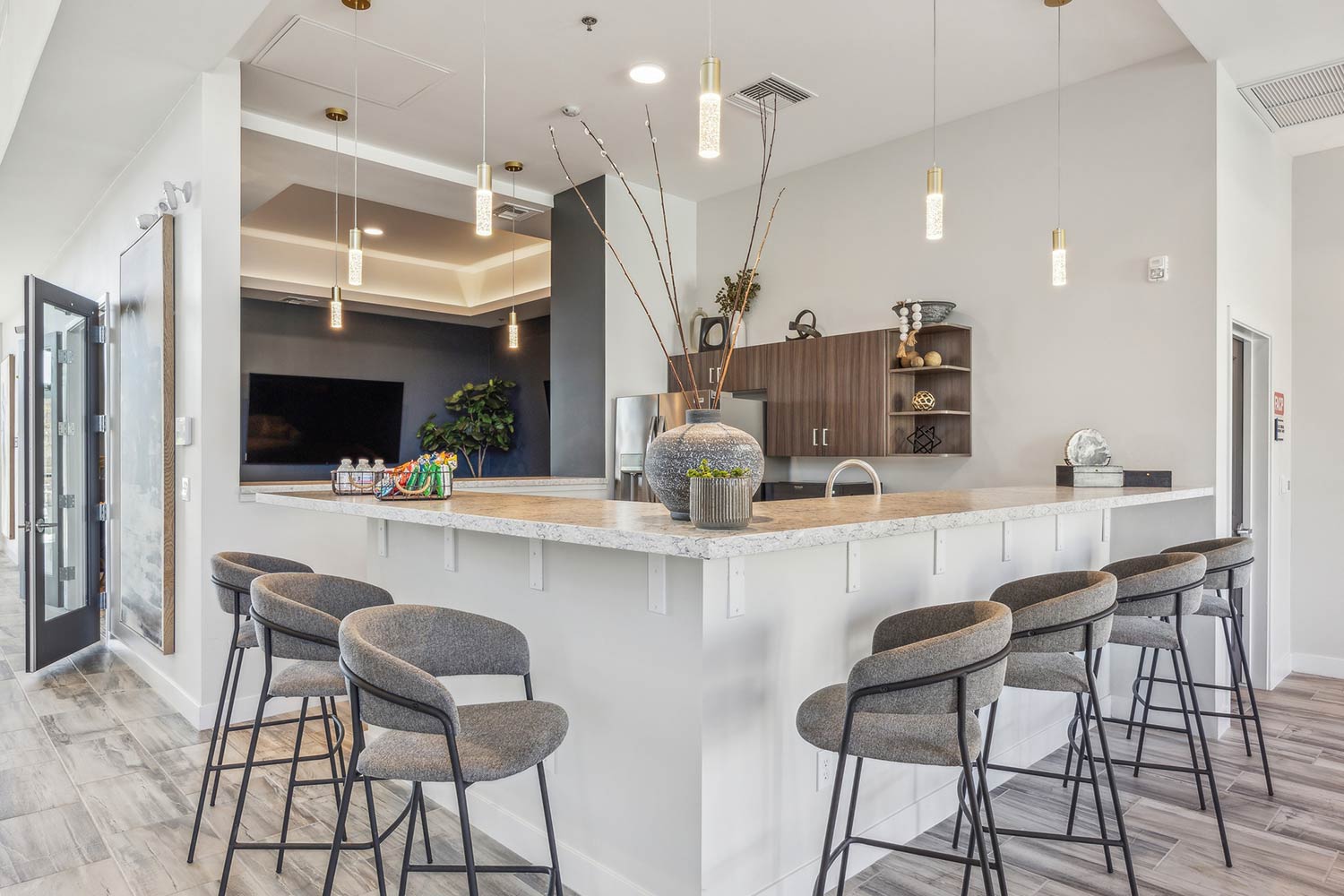 Eagle-Ridge-Apartments-Clubhouse-Interior-View-001