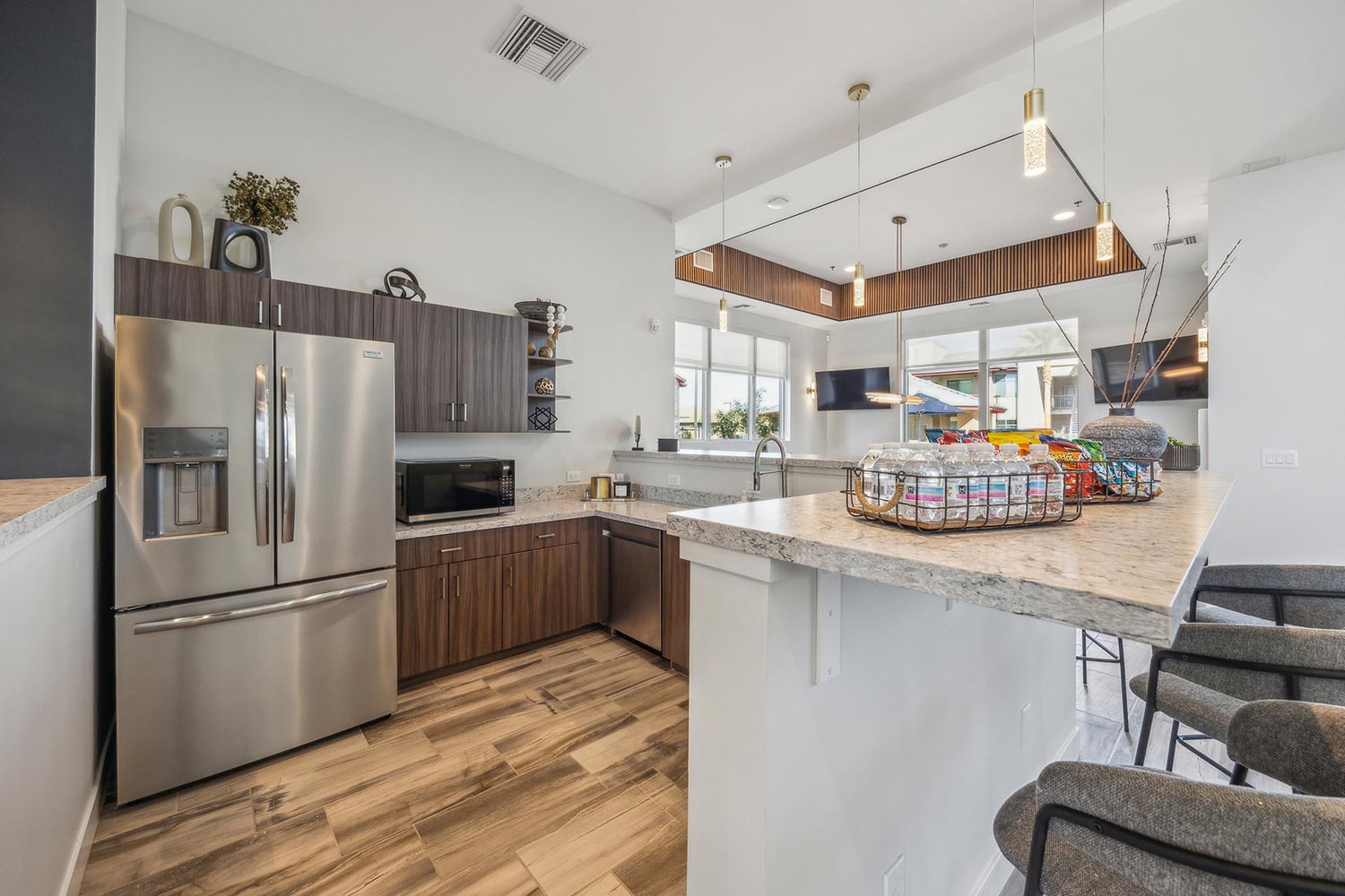 Eagle-Ridge-Apartments-Clubhouse-Interior-View-002