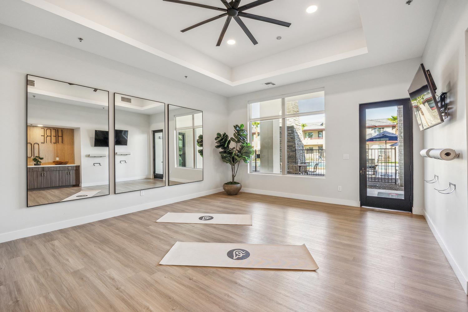 Eagle-Ridge-Apartments-Clubhouse-Interior-View-003