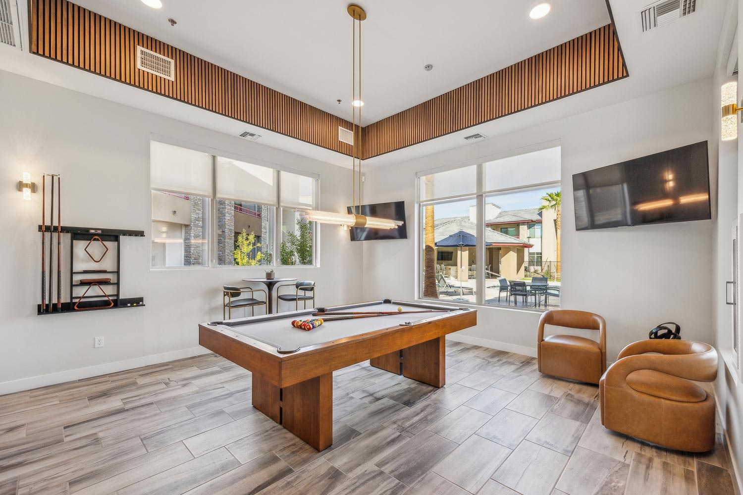 Eagle-Ridge-Apartments-Clubhouse-Interior-View-006