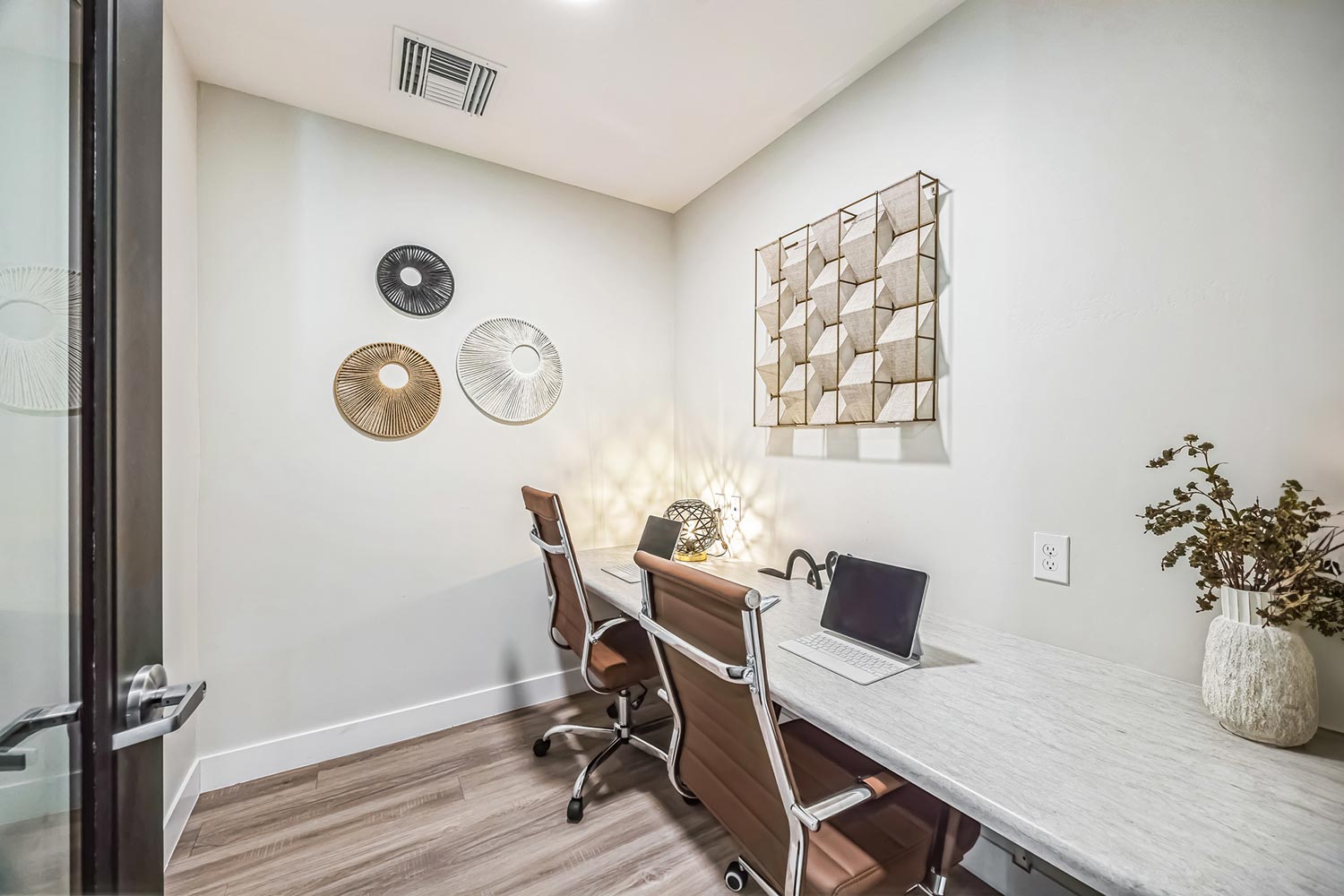 Eagle-Ridge-Apartments-Clubhouse-Interior-View-007
